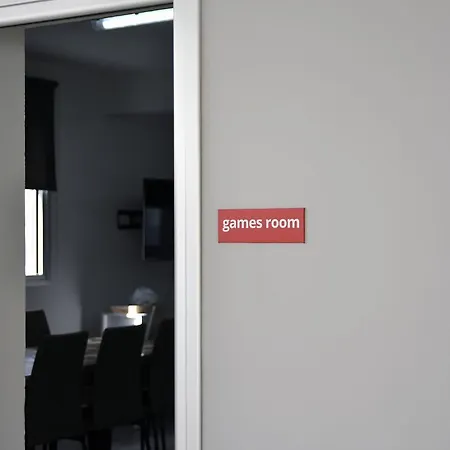 The Nest 아파트 필라
